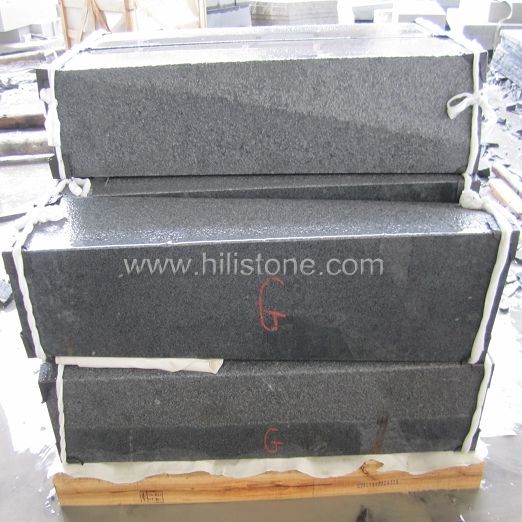 G654 Blue Black Flamed Transition Stone Kerbs